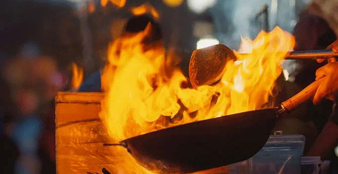 坚持“小锅现炒”